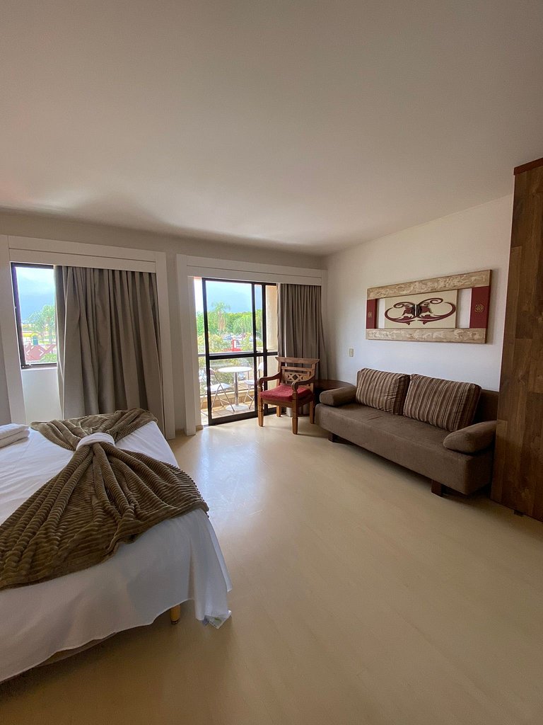 Flat 204 Lake Side