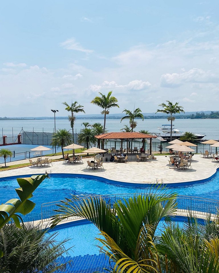 Flat beira lago no centro de BSB