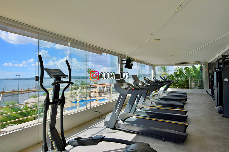 Luxuoso flat familiar beira lago