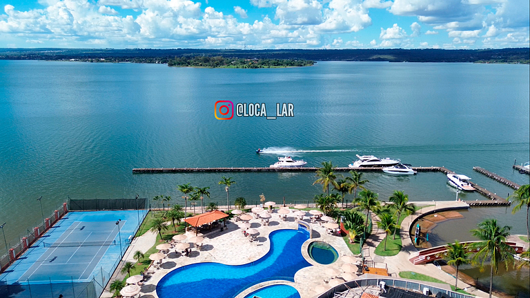 Luxuoso flat familiar beira lago