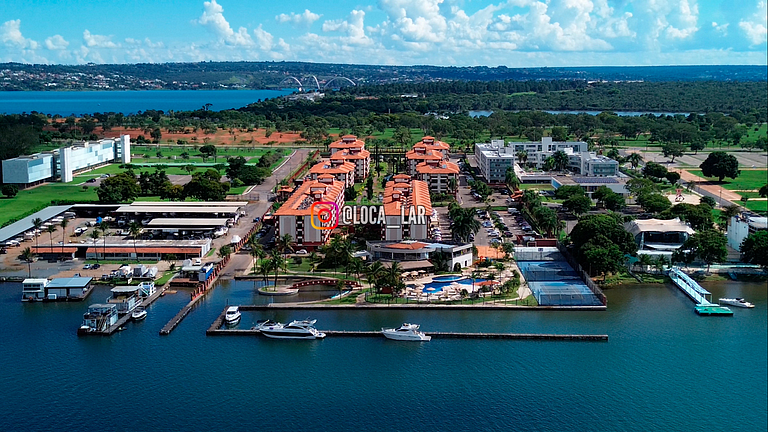 Luxuoso flat familiar beira lago