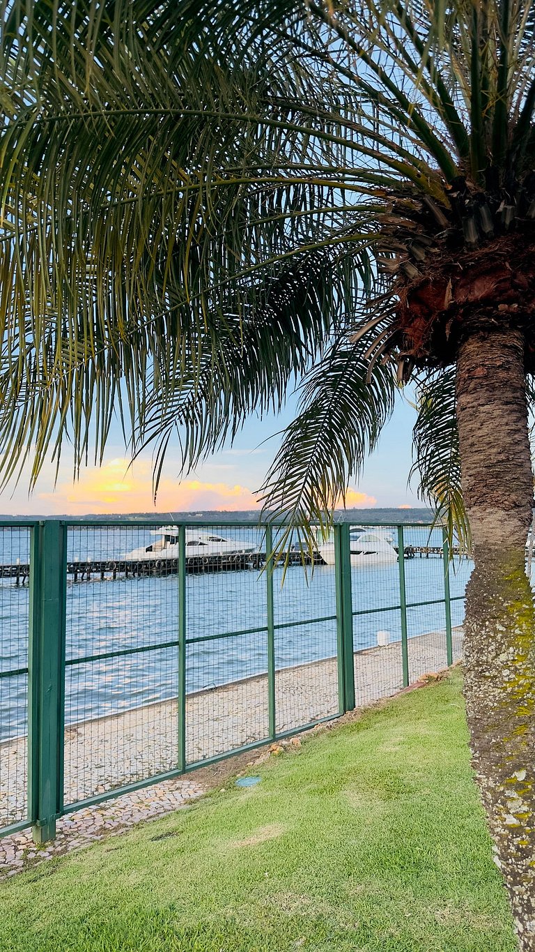 Excelente Flat 418 na beira do lago