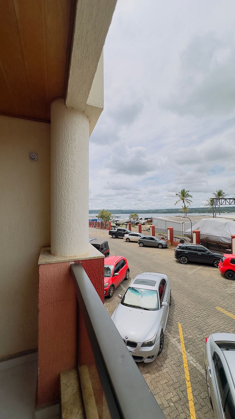 Flat 135 beira lago em Brasília