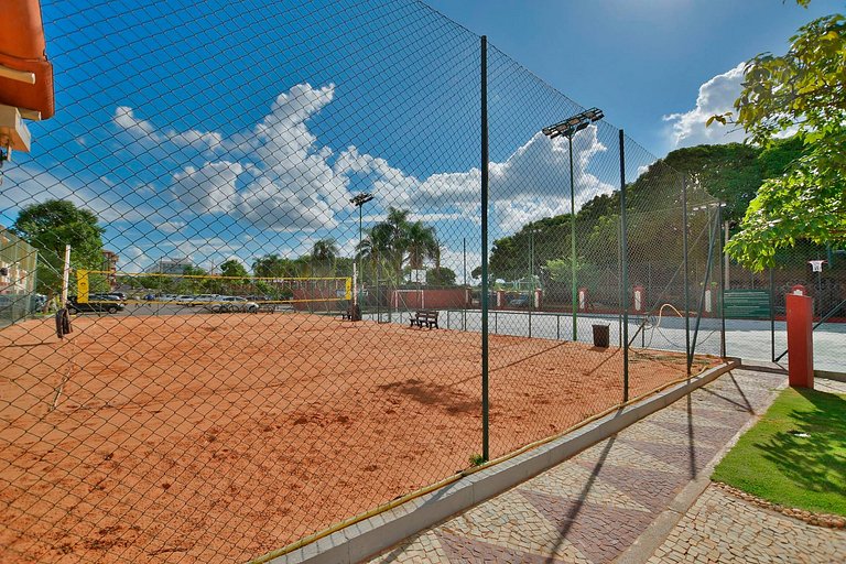 Flat 135 beira lago em Brasília