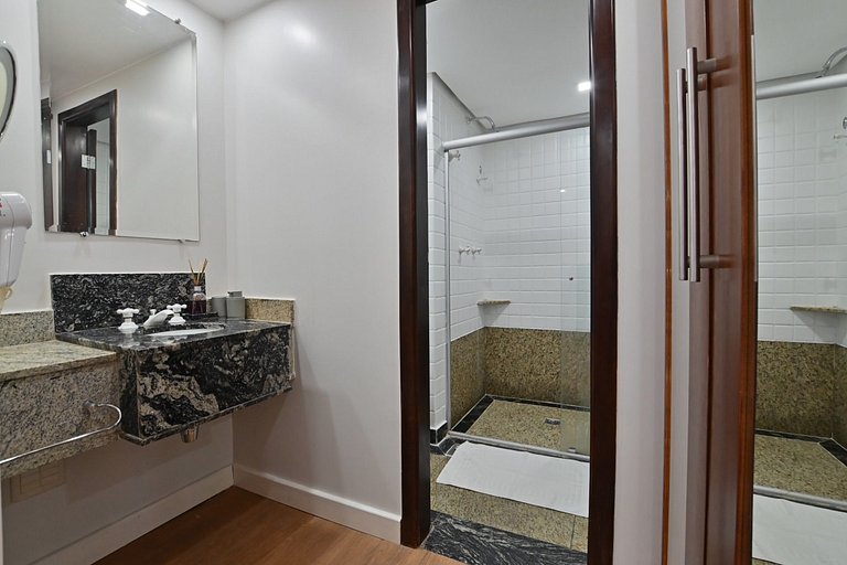Charmoso flat 105 beira lago