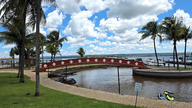 Apartamento 412 lindo de 2 quartos com vista do lago