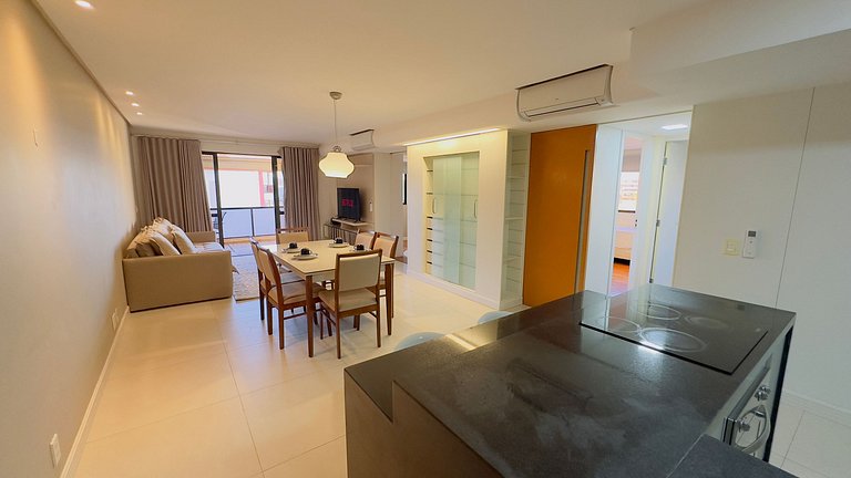 Luxuoso apt 2Q com hidro e vista lago