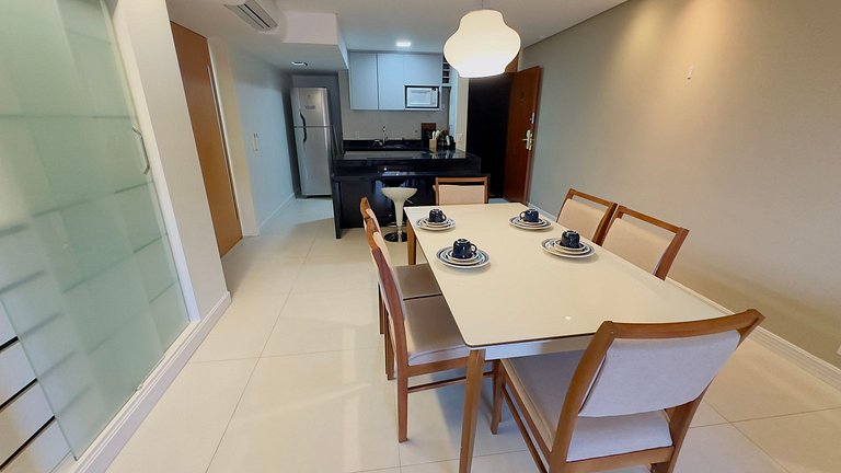Luxuoso apt 2Q com hidro e vista lago