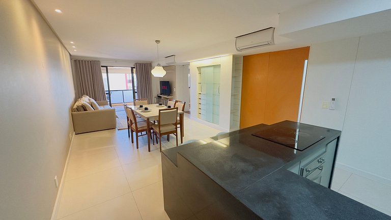 Luxuoso apt 2Q com hidro e vista lago