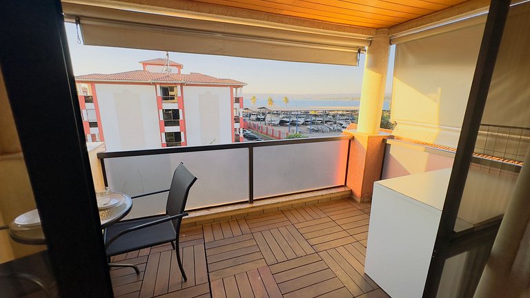Luxuoso apt 2Q com hidro e vista lago