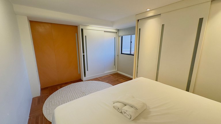 Luxuoso apt 2Q com hidro e vista lago