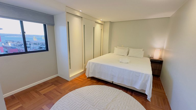 Luxuoso apt 2Q com hidro e vista lago