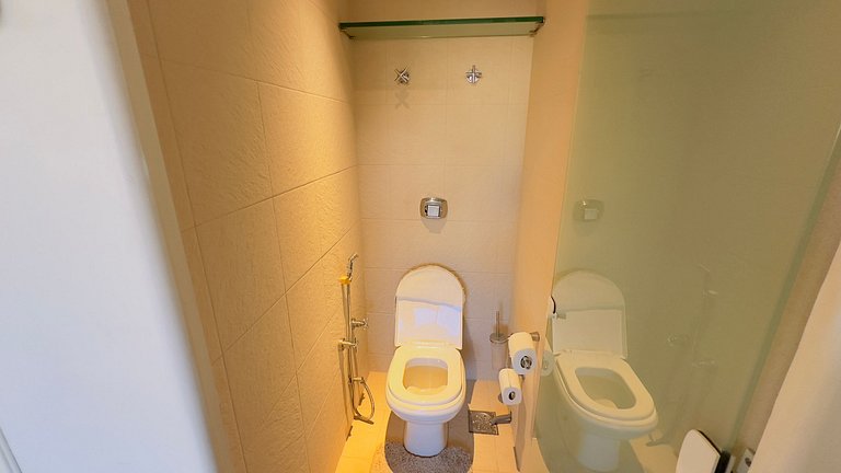 Luxuoso apt 2Q com hidro e vista lago