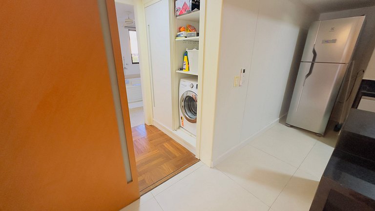 Luxuoso apt 2Q com hidro e vista lago