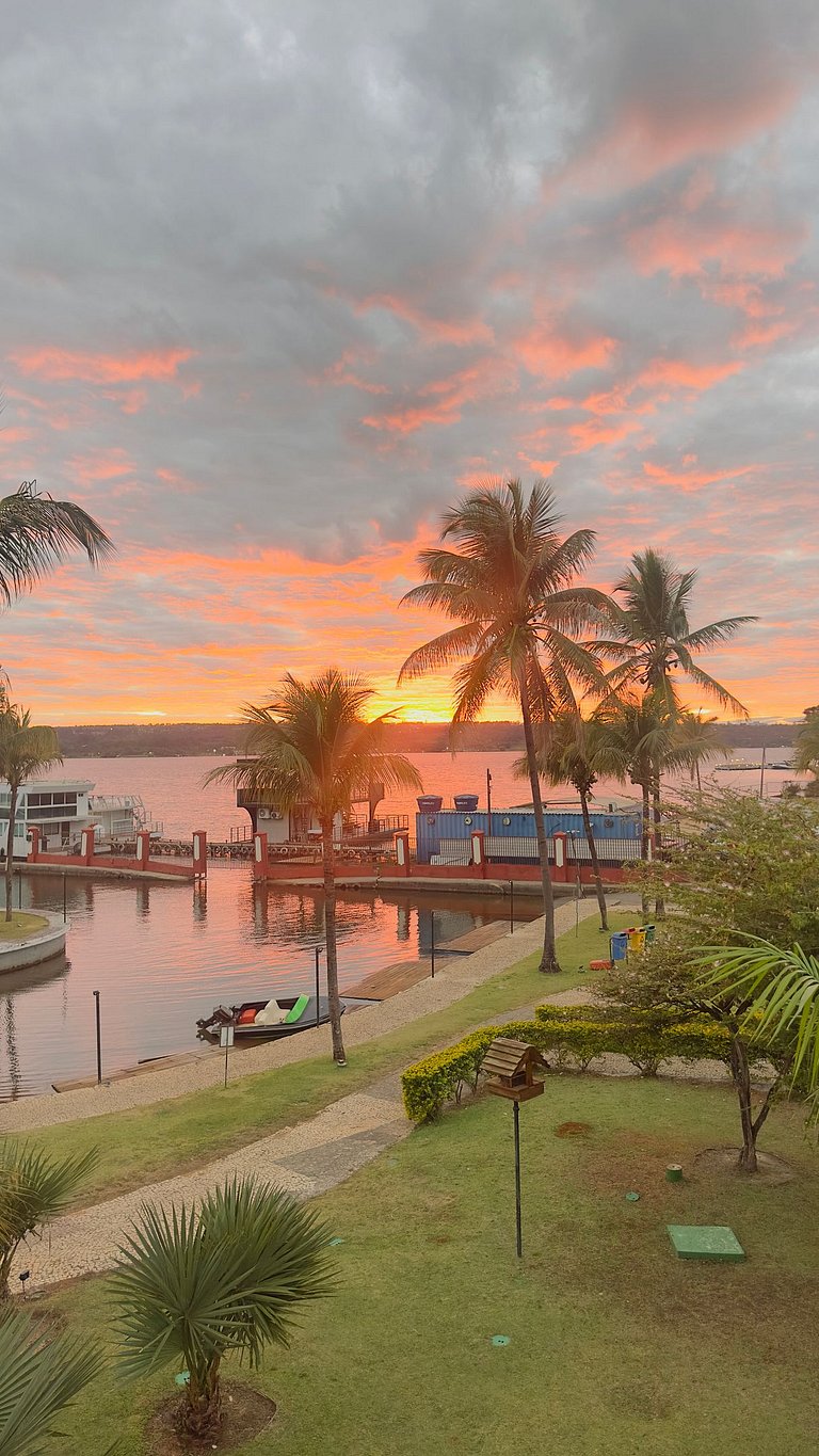 Luxuoso apt 2Q hidro e vista lago