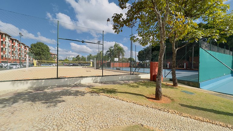 Luxuoso apt 2Q com hidro e vista lago