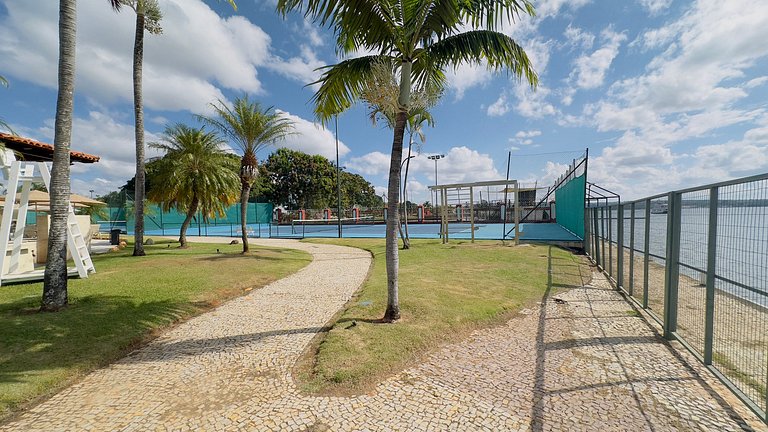 Luxuoso apt 2Q com hidro e vista lago