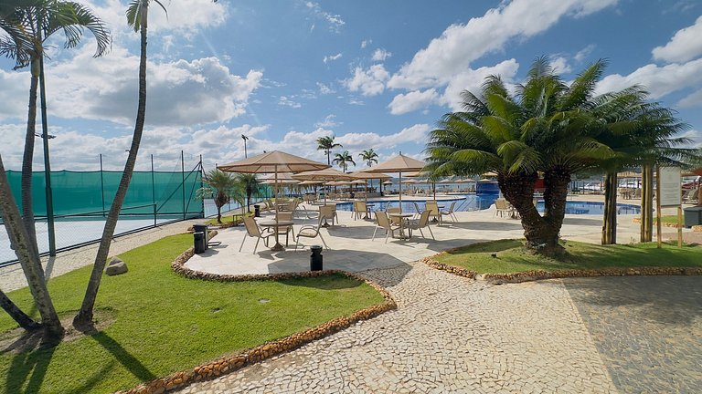Luxuoso apt 2Q com hidro e vista lago