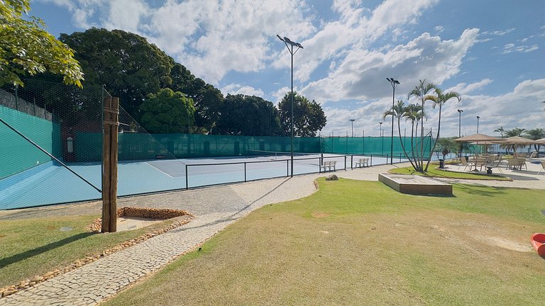 Luxuoso apt 2Q com hidro e vista lago