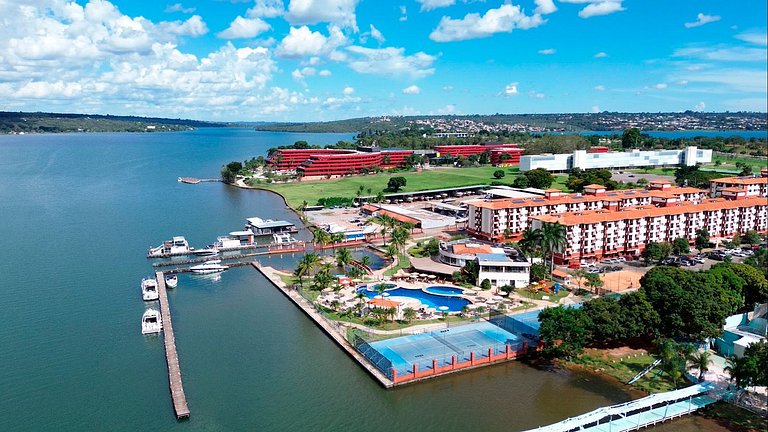 Luxuoso apt 2Q com hidro e vista lago