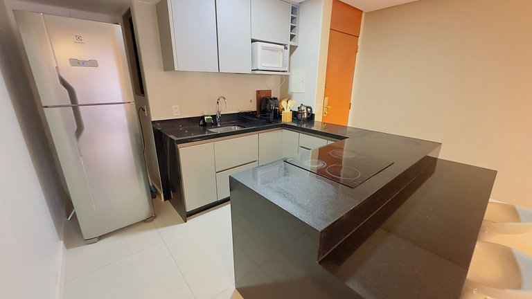 Luxuoso apt 2Q com hidro e vista lago