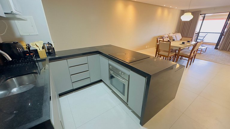 Luxuoso apt 2Q com hidro e vista lago