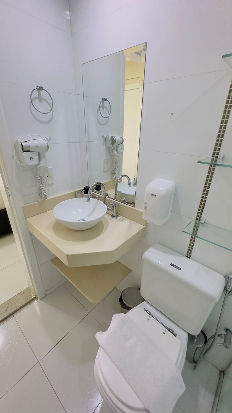 Excelente Flat 418 na beira do lago