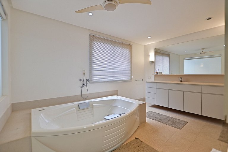 Luxuoso apt 2Q hidro e vista lago