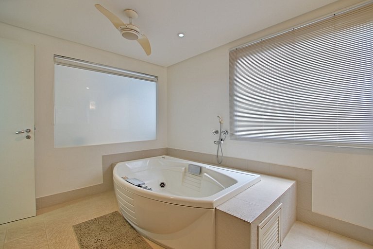 Luxuoso apt 2Q hidro e vista lago